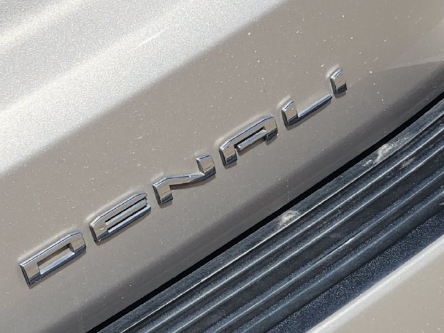 Used 2022 GMC Yukon Denali w/ Advanced Technology Package AWD/4WD image 11