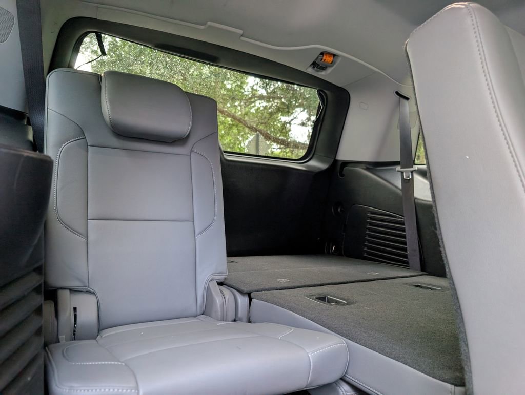 Used 2019 Chevrolet Tahoe LT w/ Luxury Package AWD/4WD image 16