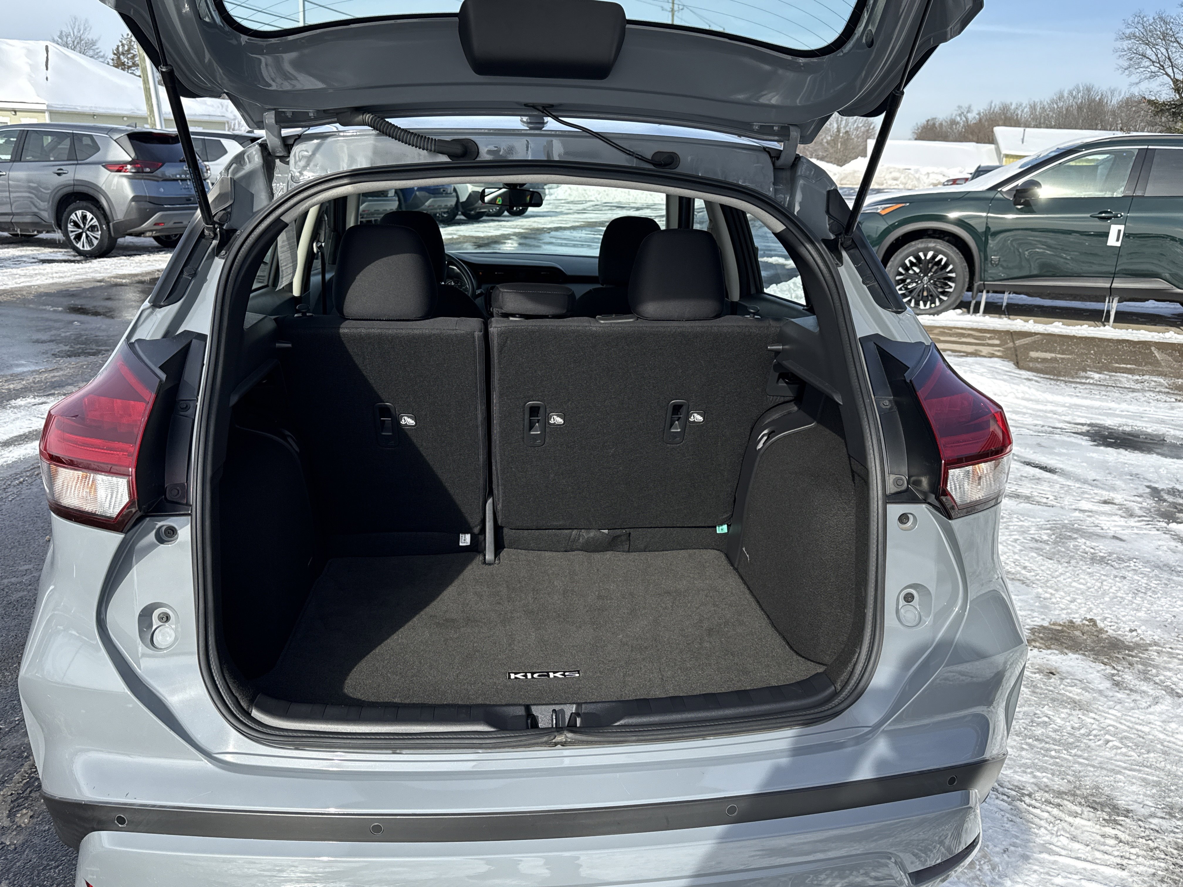 Used 2023 Nissan Kicks SV image 10