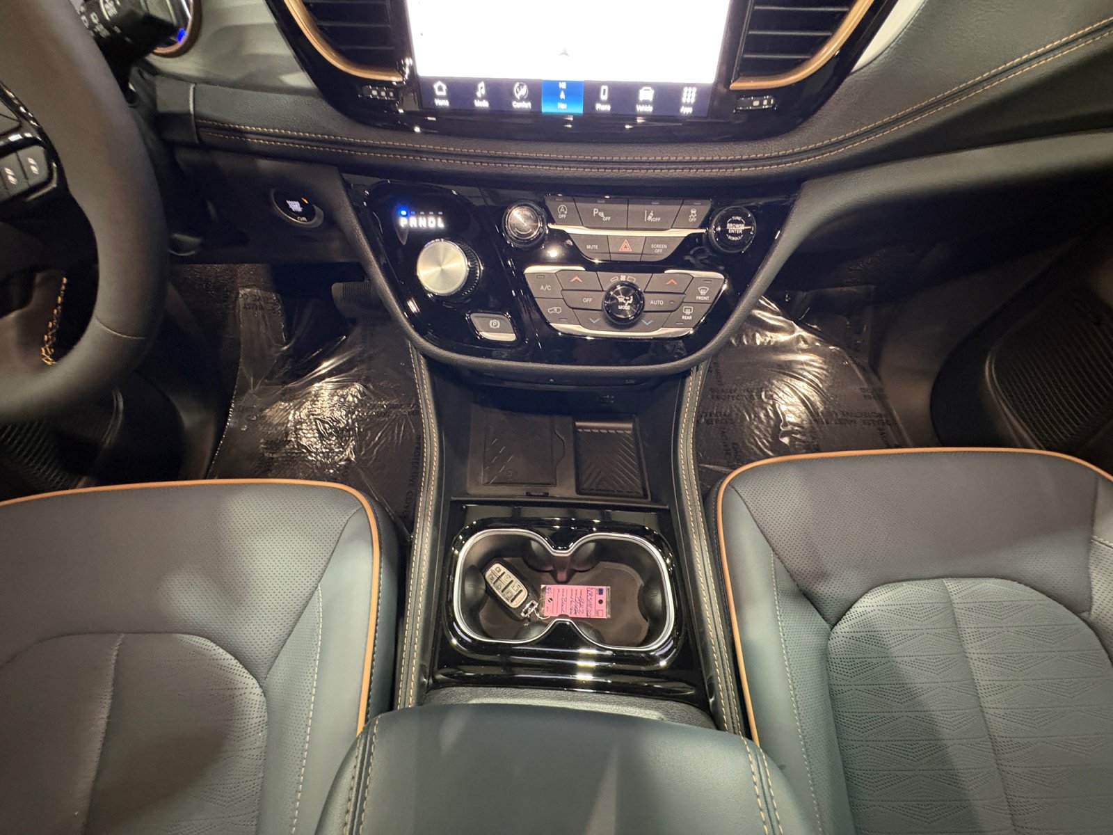 New 2027 Chrysler Pacifica Pinnacle w/ Theater Group AWD/4WD image 11