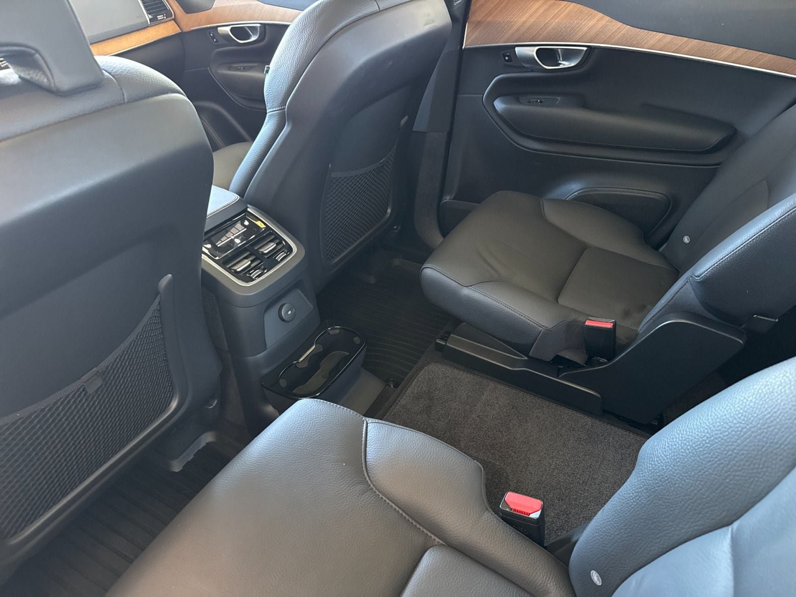 Certified 2024 Volvo XC90 T8 Plus w/ Protection Package Premier AWD/4WD image 6