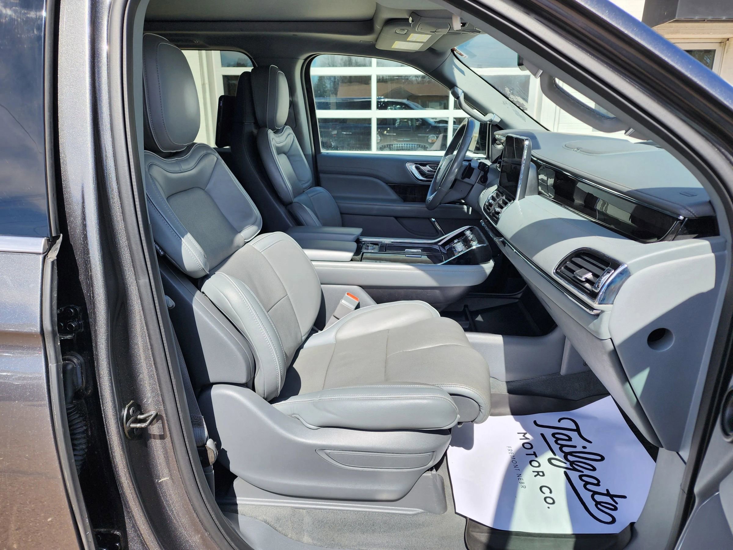 Used 2018 Lincoln Navigator L Reserve w/ Technology Package AWD/4WD image 10