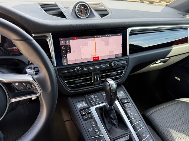 Used 2021 Porsche Macan AWD/4WD image 18