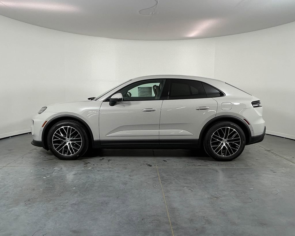 New 2026 Porsche Macan 4 Electric AWD/4WD image 2