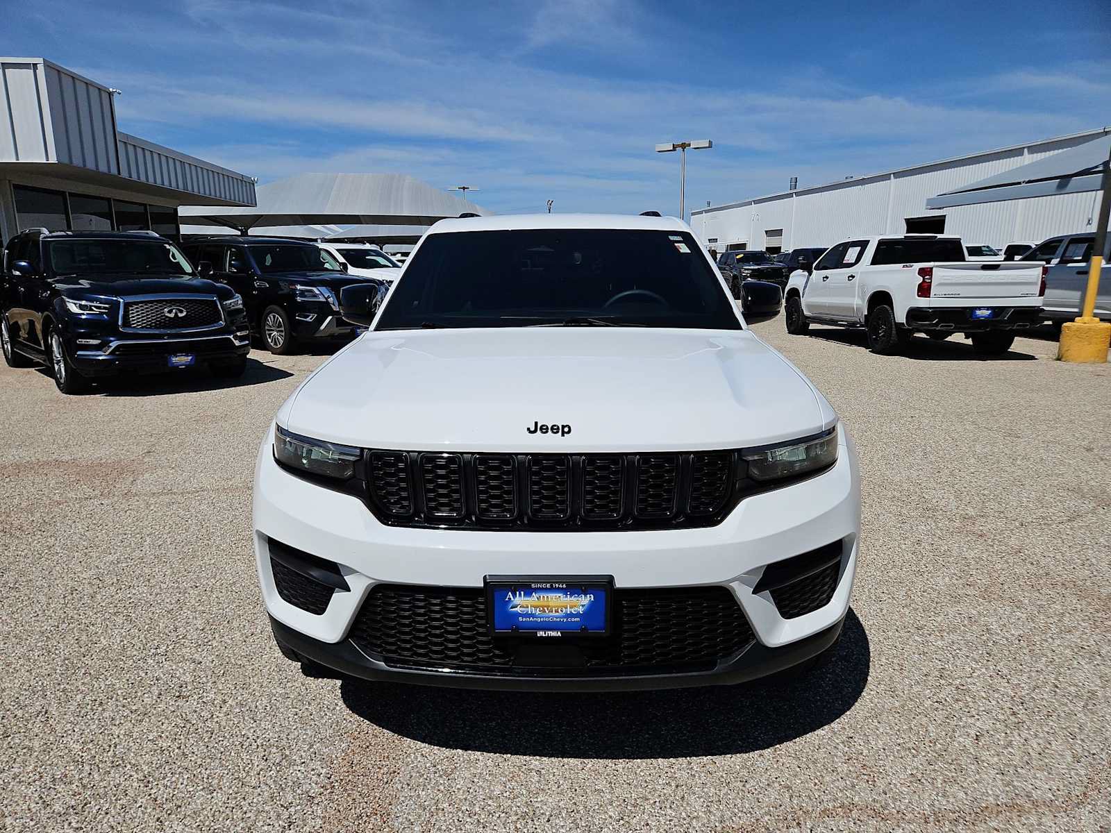 Used 2024 Jeep Grand Cherokee Altitude AWD/4WD image 3