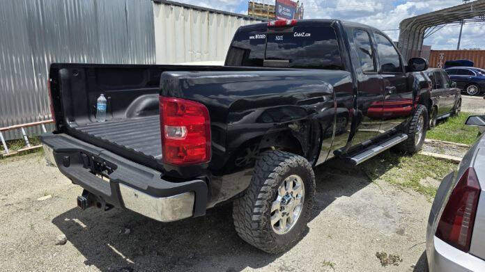 Used 2013 Chevrolet Silverado 2500 LT w/ Z71 Appearance Package image 3