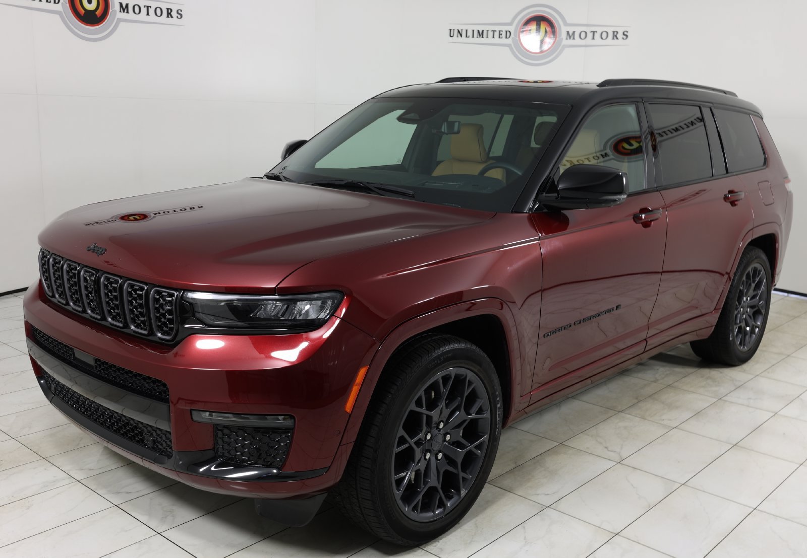 Used 2025 Jeep Grand Cherokee L Summit AWD/4WD image 5