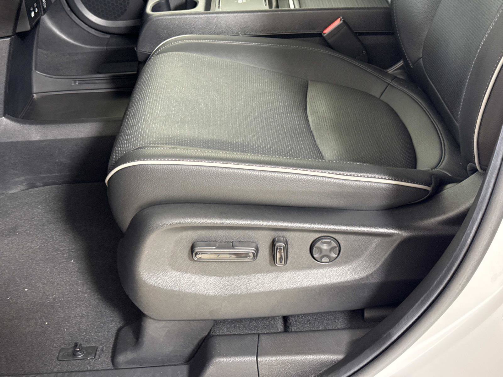 Used 2025 Honda Odyssey Elite image 18