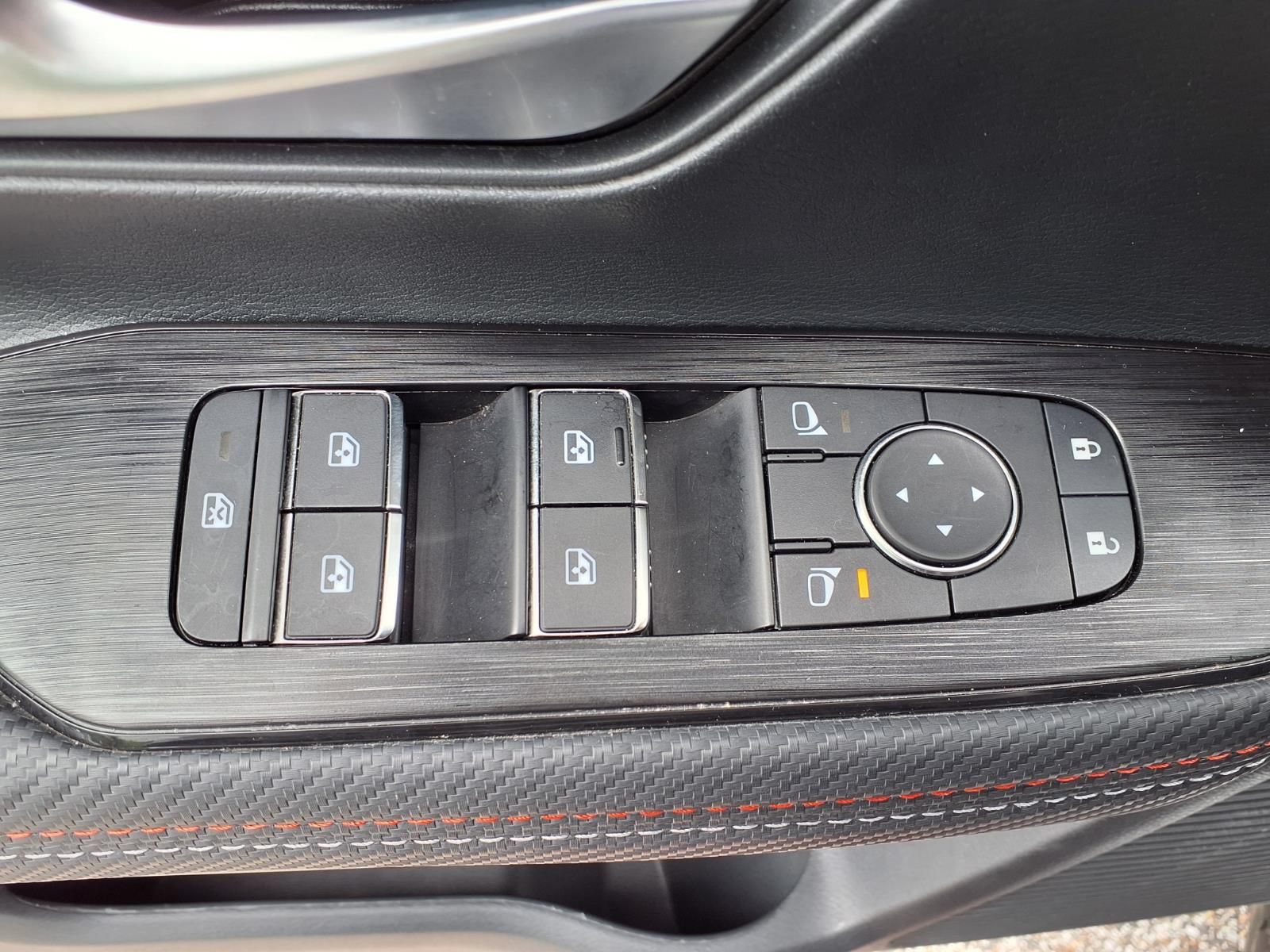 Used 2025 Nissan Kicks SR AWD/4WD image 7