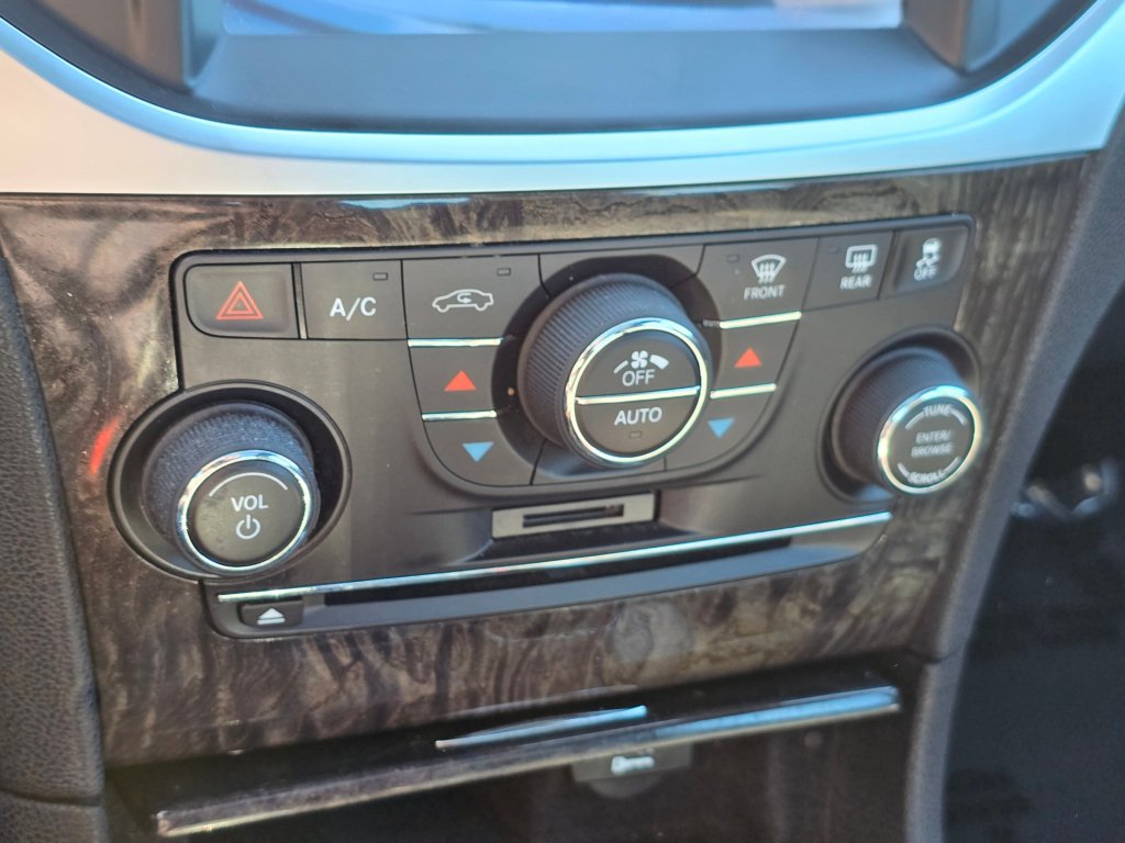 Used 2011 Chrysler 300 C RWD image 12