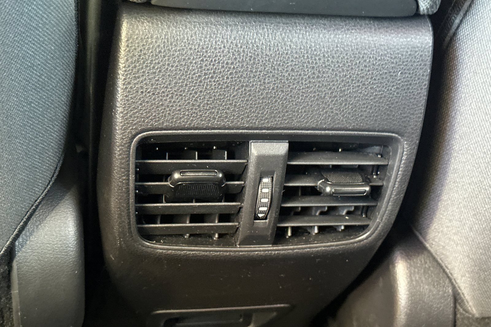 Used 2025 Toyota Corolla Cross AWD Hybrid image 15