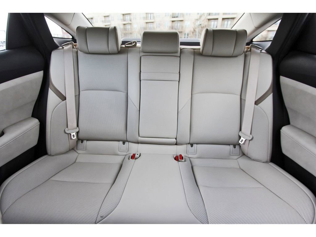 Used 2023 Toyota Crown Limited image 17