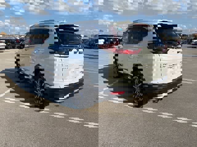 Used 2022 Honda CR-V Touring image 3