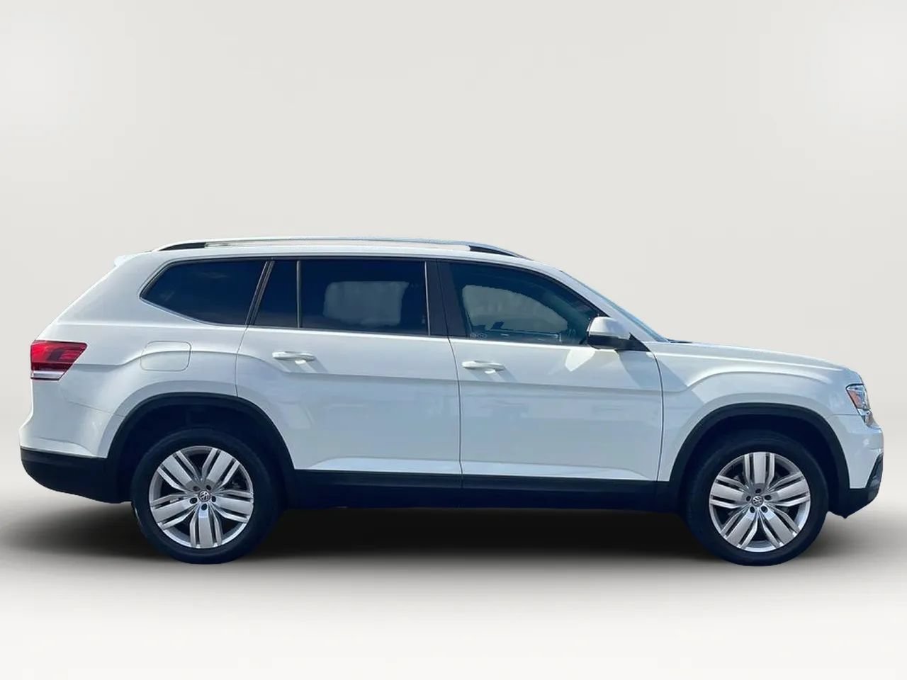 Used 2019 Volkswagen Atlas SE w/ Panoramic Sunroof Package FWD image 5