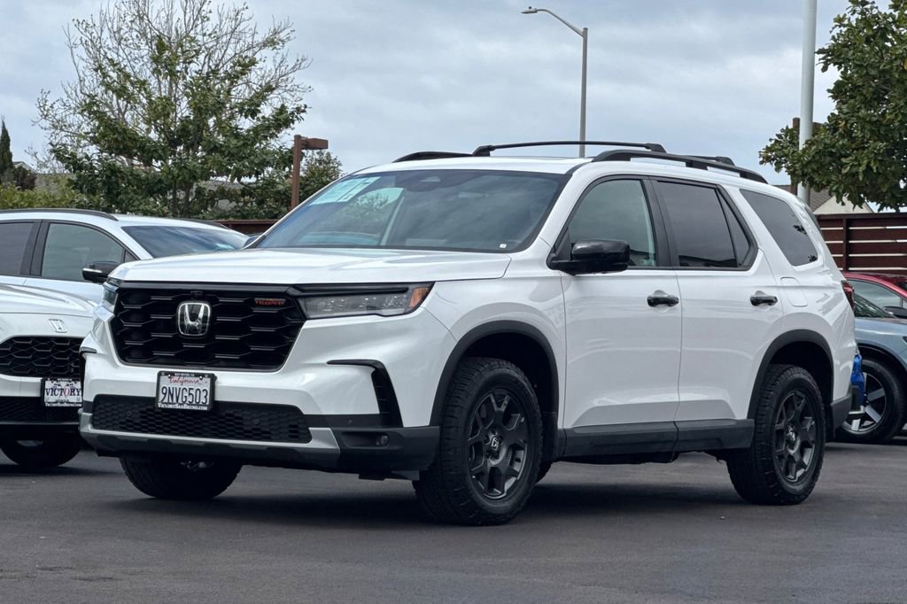 Certified 2025 Honda Pilot TrailSport image 8