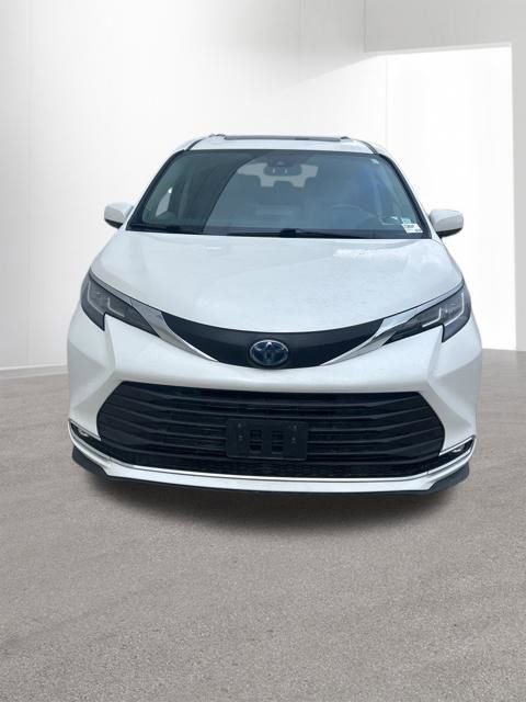 Used 2021 Toyota Sienna XLE FWD image 14