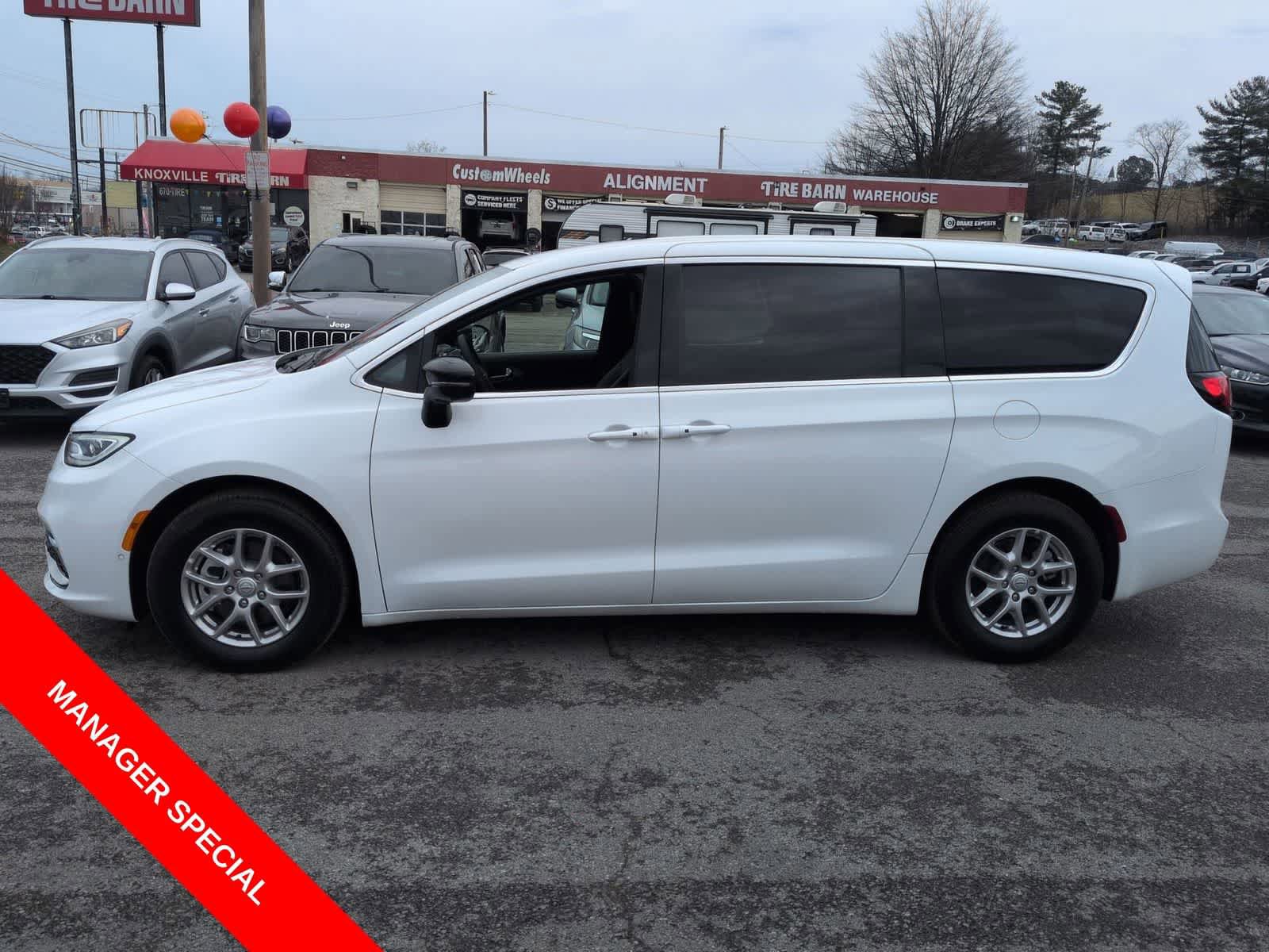 New 2026 Chrysler Pacifica Select FWD image 5
