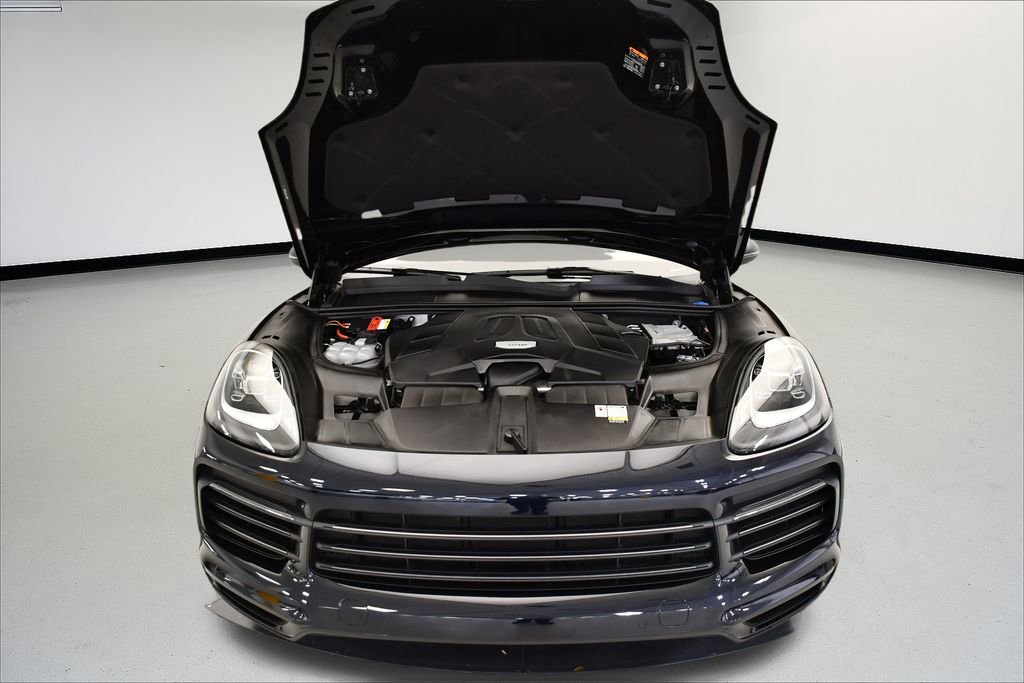 Used 2022 Porsche Cayenne Platinum Edition image 13