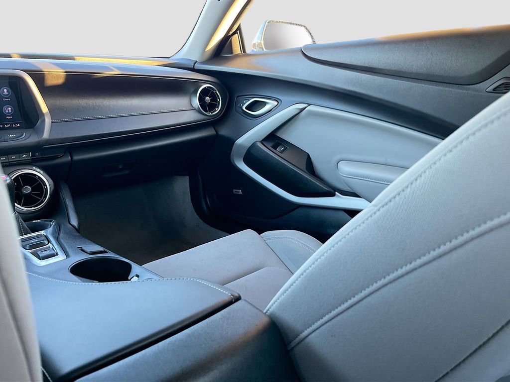 Used 2023 Chevrolet Camaro LT w/ Technology Package image 21