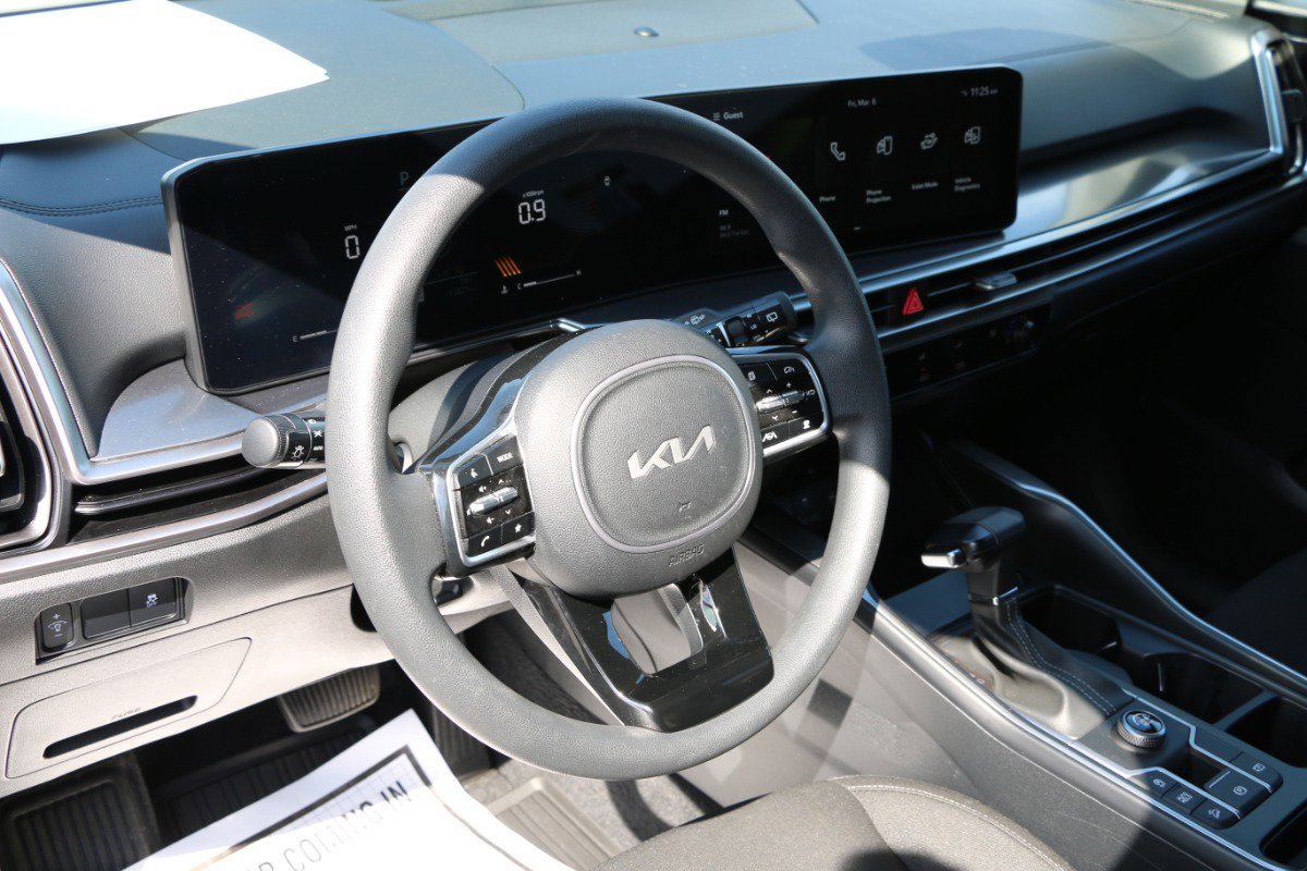 Used 2024 Kia Sorento LX image 16