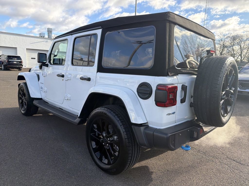 Used 2024 Jeep Wrangler Unlimited Sahara w/ Technology Group AWD/4WD image 3