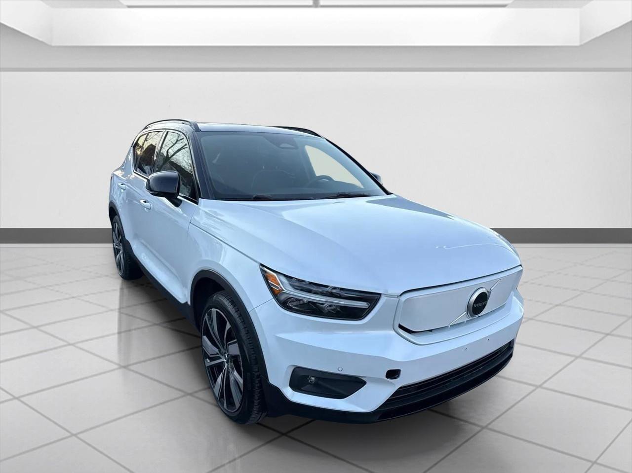 Used 2021 Volvo XC40 P8 Recharge w/ Climate Package image 10