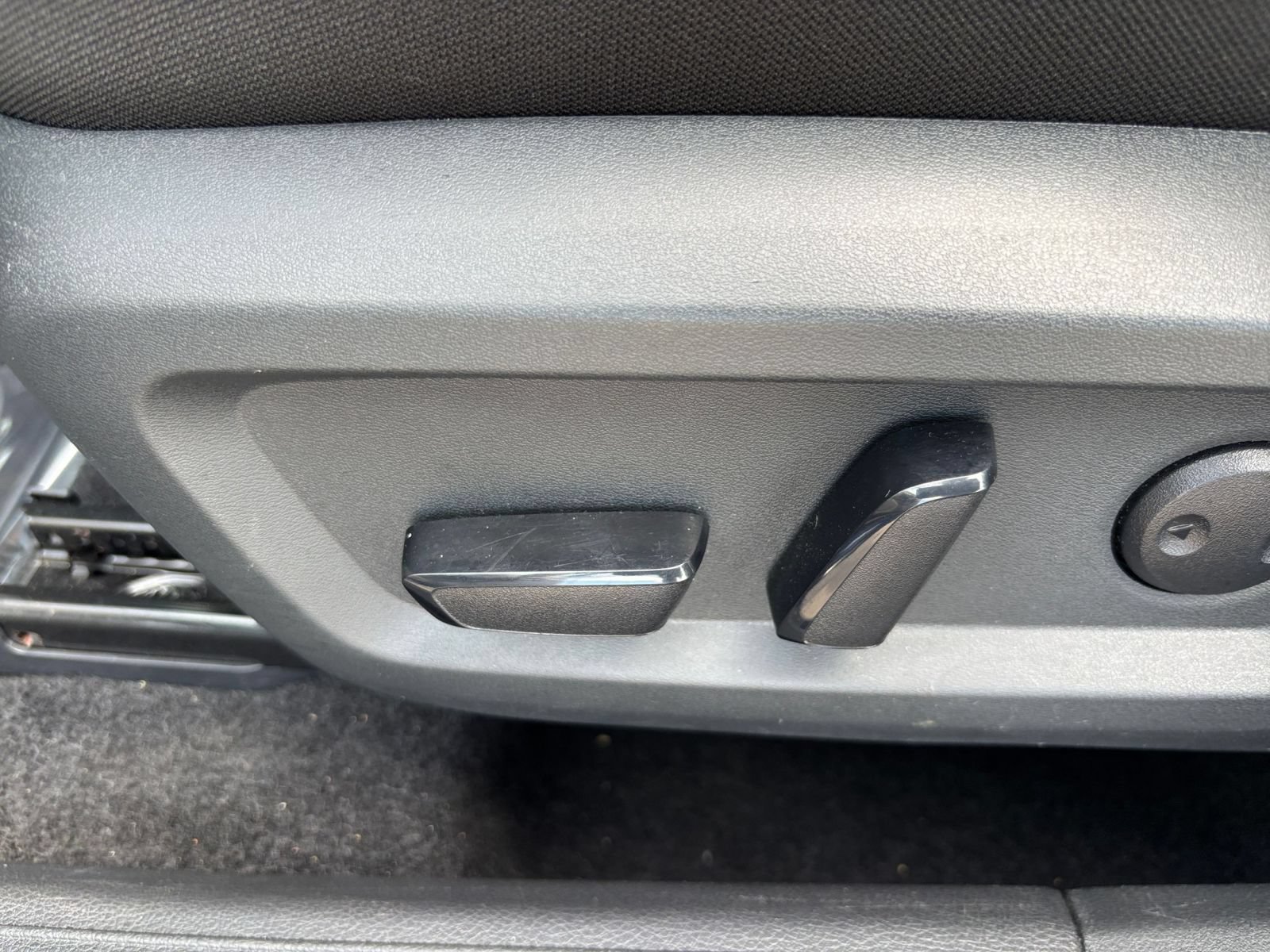Used 2025 Nissan Rogue SV AWD/4WD image 22
