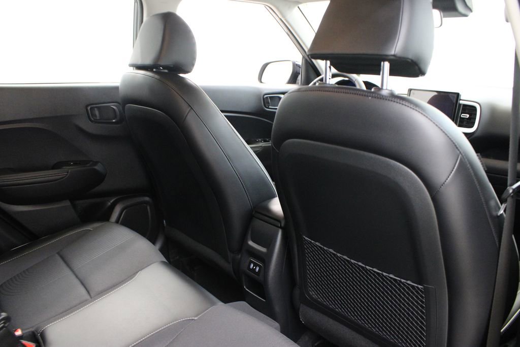 Used 2025 Hyundai Venue Limited FWD image 20