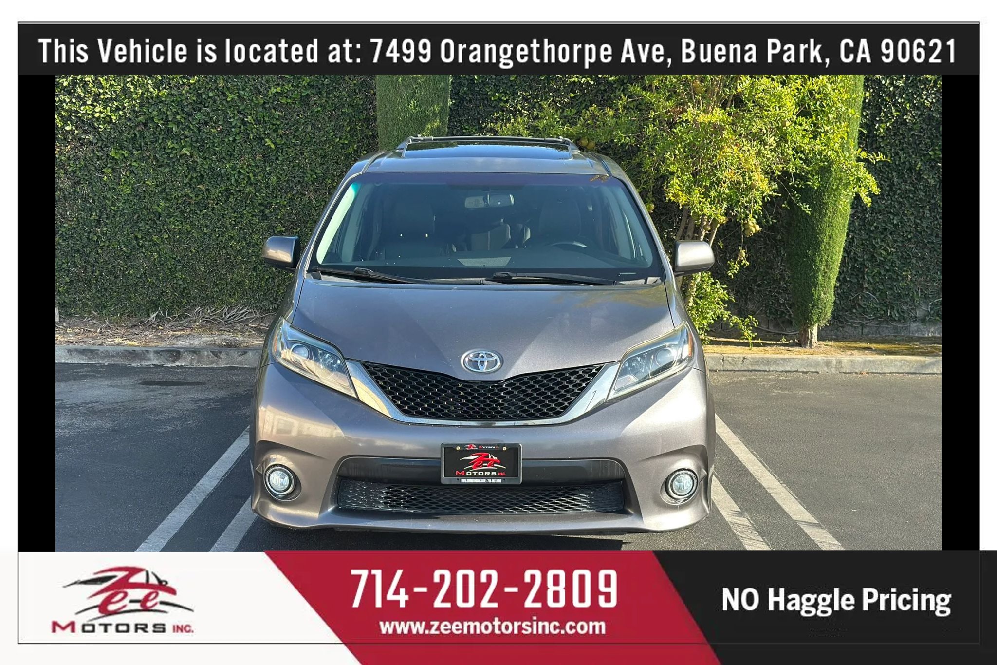 Used 2017 Toyota Sienna SE Premium w/ Cargo Management Package FWD image 3