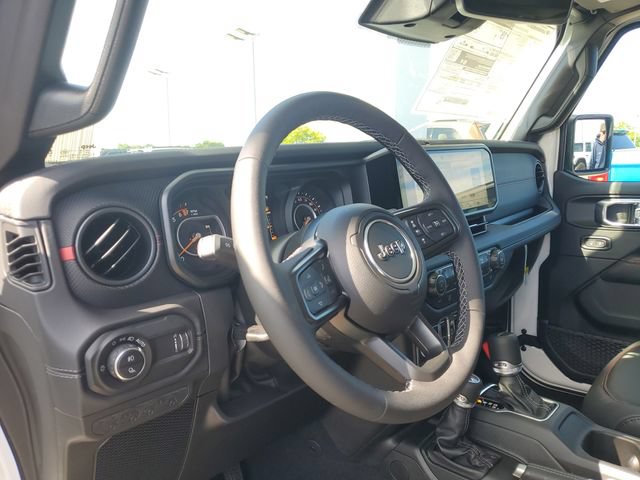 New 2026 Jeep Gladiator Rubicon w/ Technology Group AWD/4WD image 12