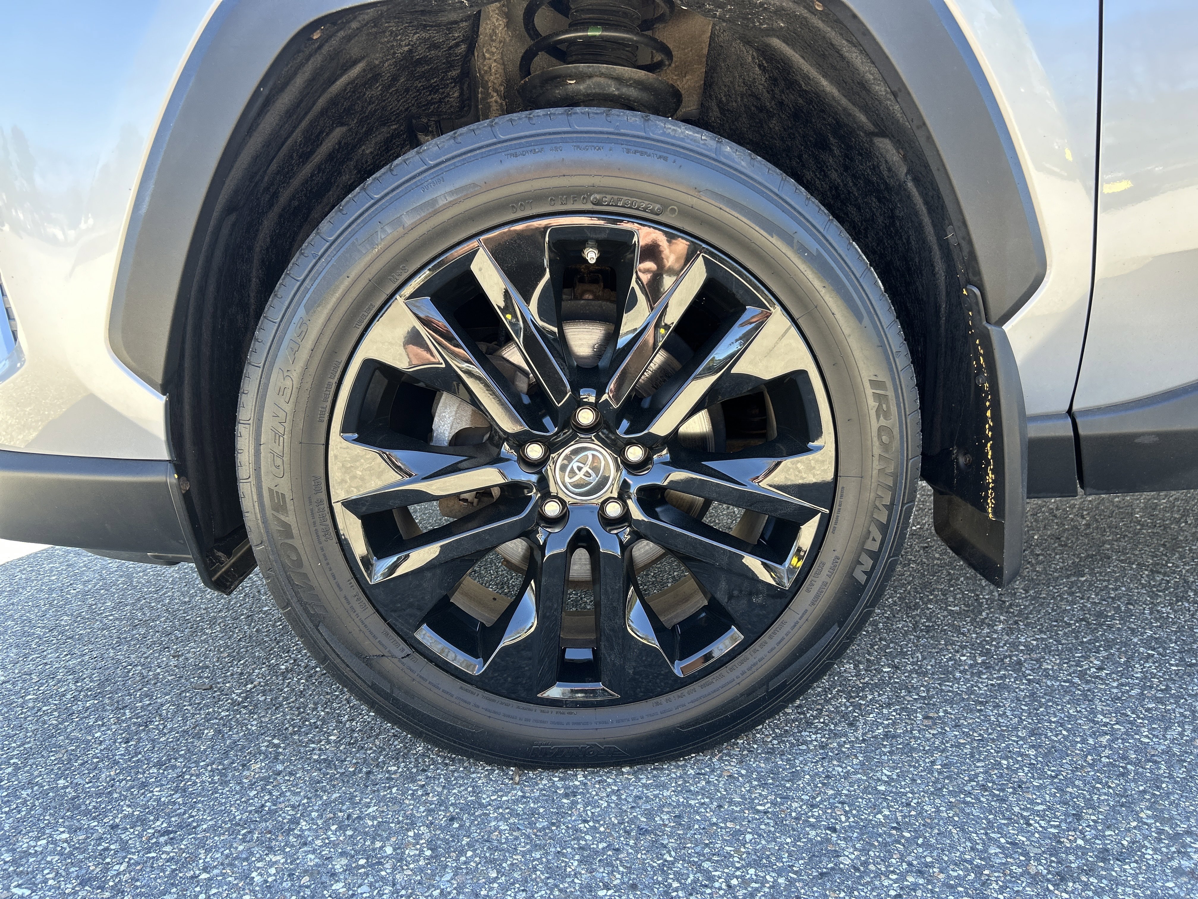 Used 2019 Toyota RAV4 Limited w/ Cold Weather Package AWD/4WD image 20