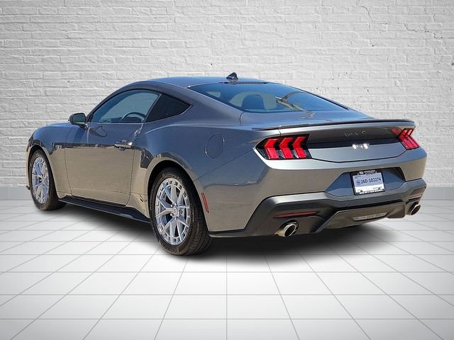 Used 2025 Ford Mustang GT RWD image 3
