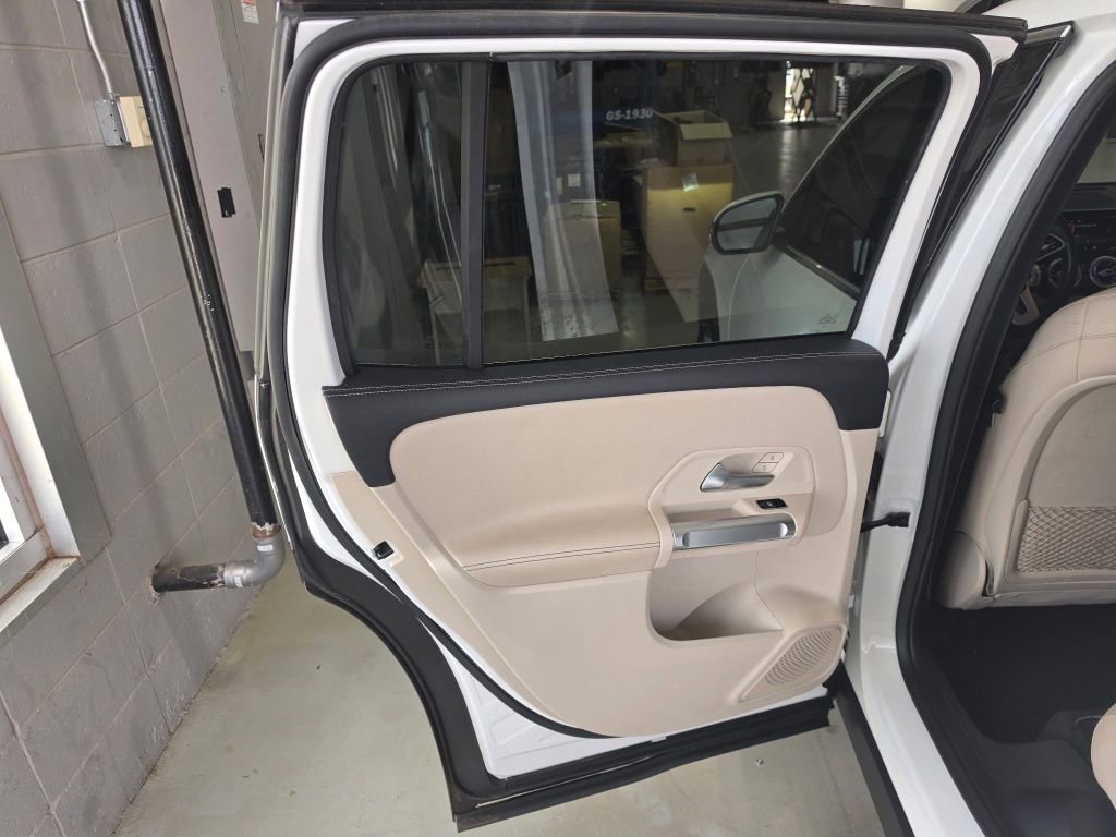 Used 2020 Mercedes-Benz GLB 250 w/ Premium Package image 15