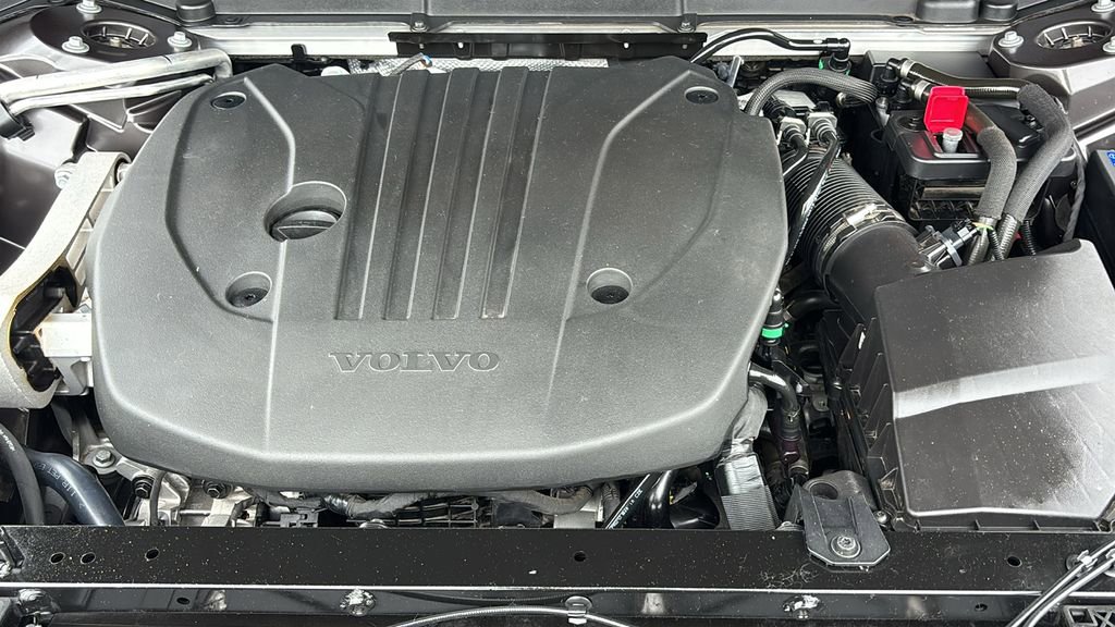 Certified 2025 Volvo XC60 B5 Plus AWD/4WD image 31