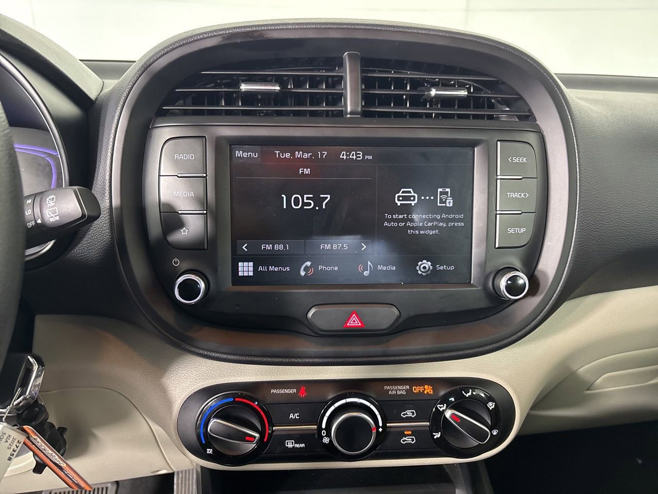 Used 2025 Kia Soul LX image 14