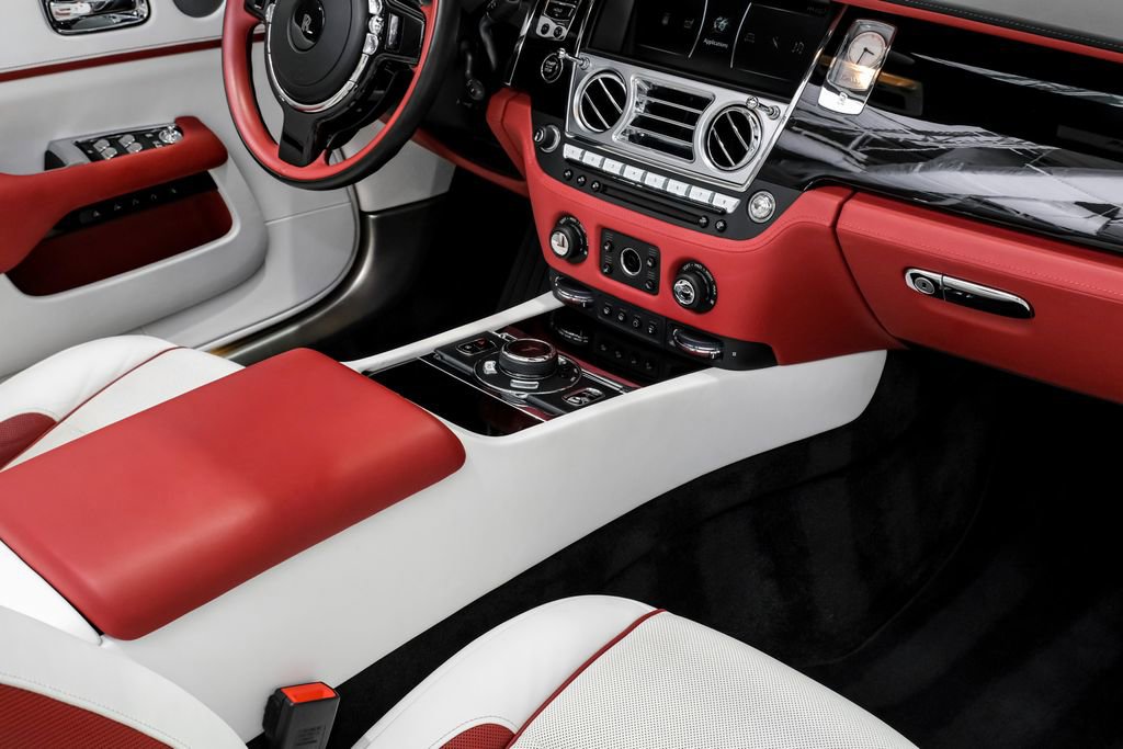 Used 2018 Rolls-Royce Dawn image 25