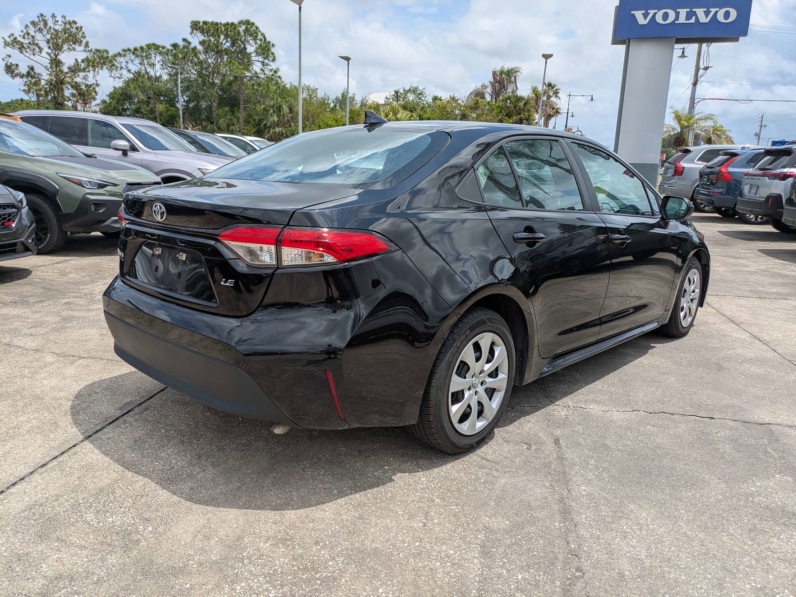 Used 2024 Toyota Corolla LE FWD image 4