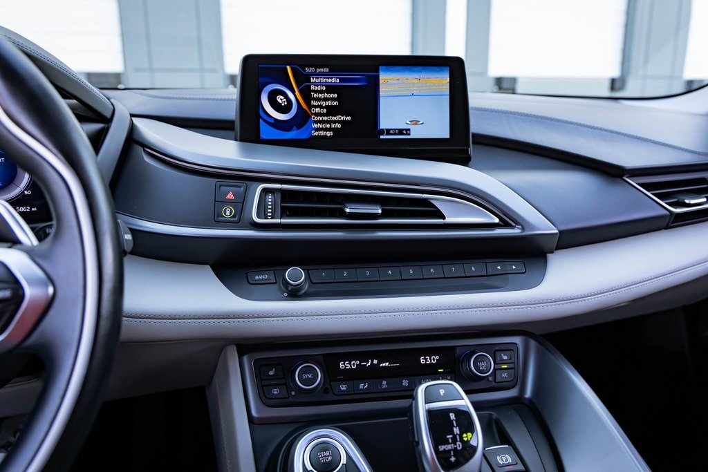 Used 2017 BMW i8 image 13