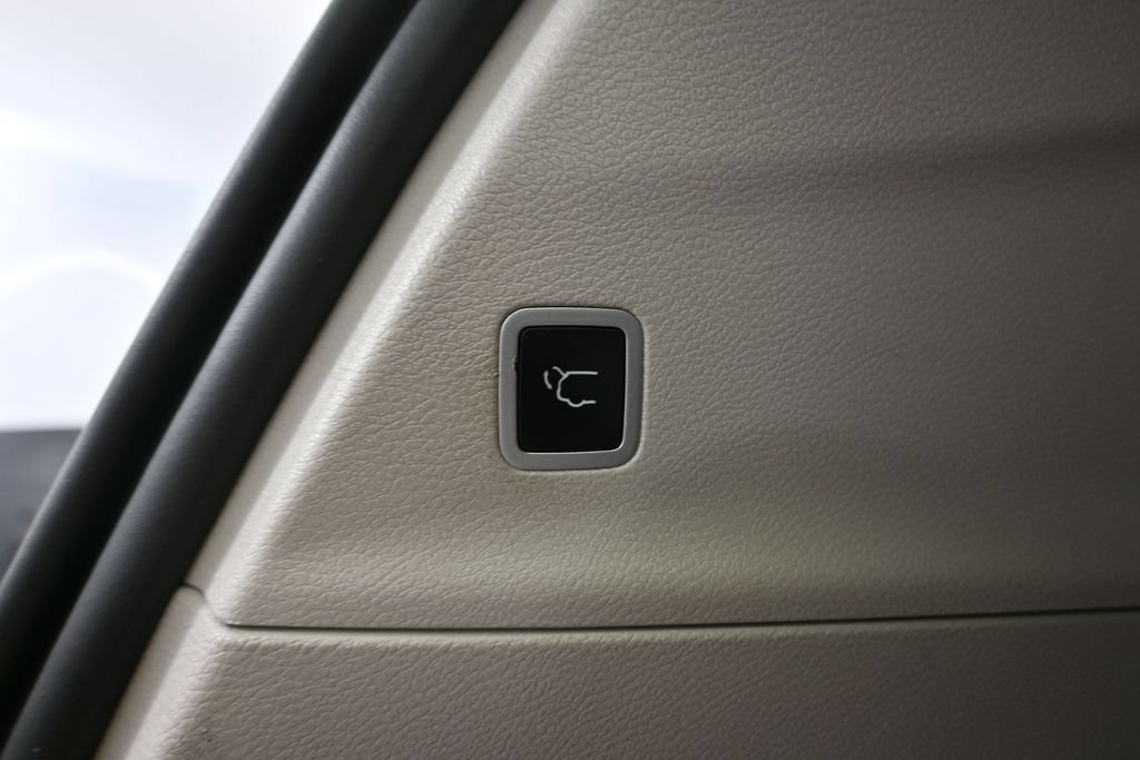 Used 2024 Chrysler Pacifica Touring-L FWD image 41