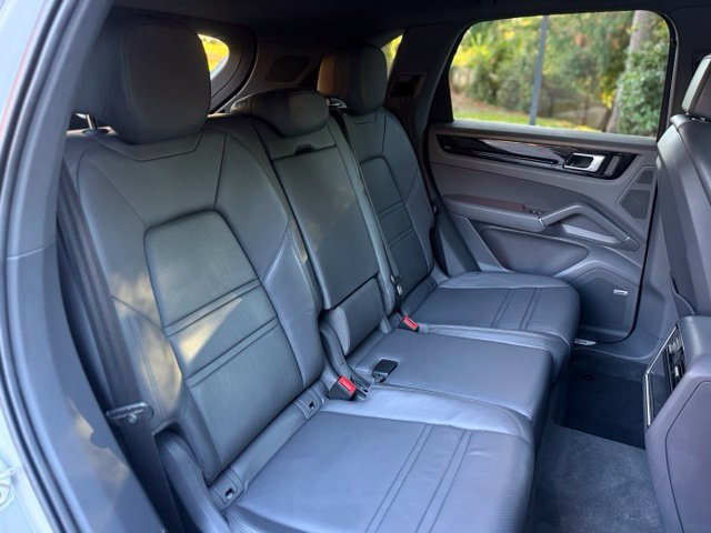 Used 2022 Porsche Cayenne AWD/4WD image 35
