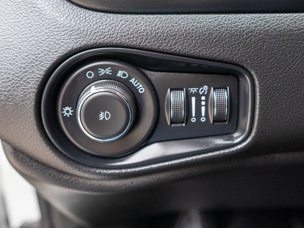 Used 2017 Jeep Renegade Latitude image 17