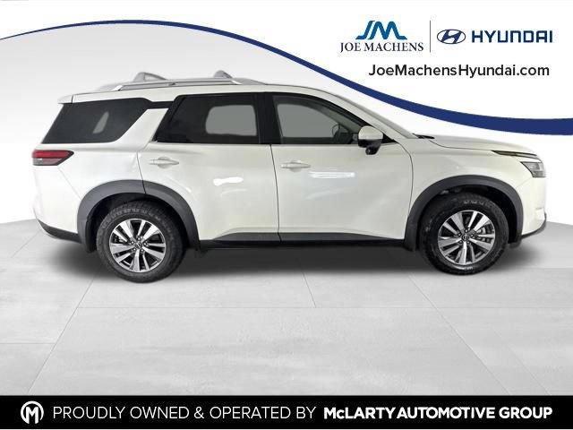 Used 2022 Nissan Pathfinder SL w/ SL Black Package AWD/4WD image 4