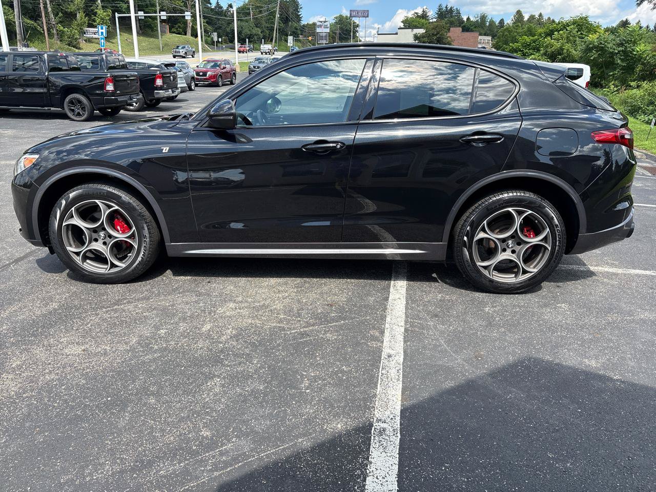 Used 2023 Alfa Romeo Stelvio Ti AWD/4WD image 8