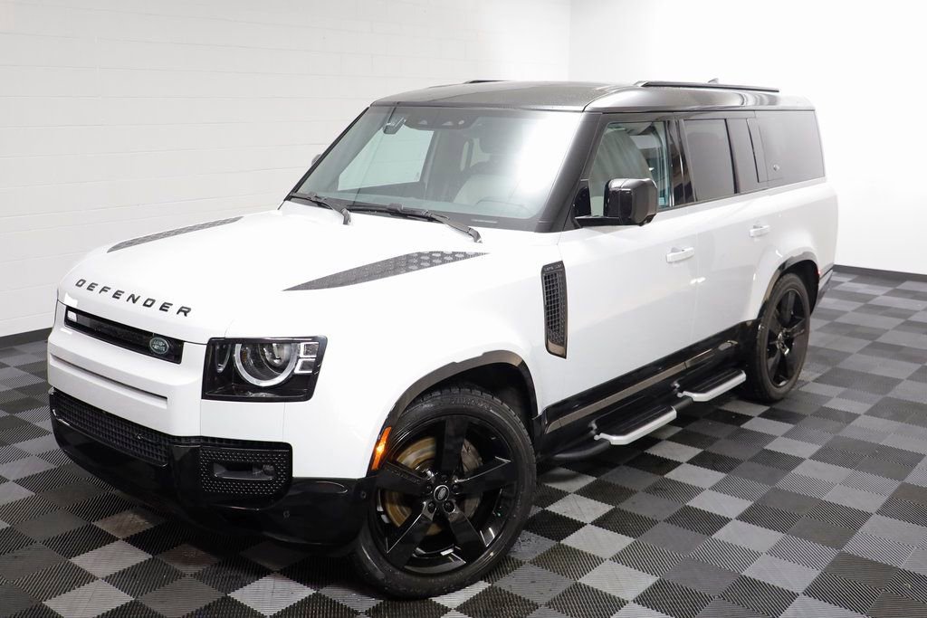 Used 2023 Land Rover Defender 130 X-Dynamic SE image 2