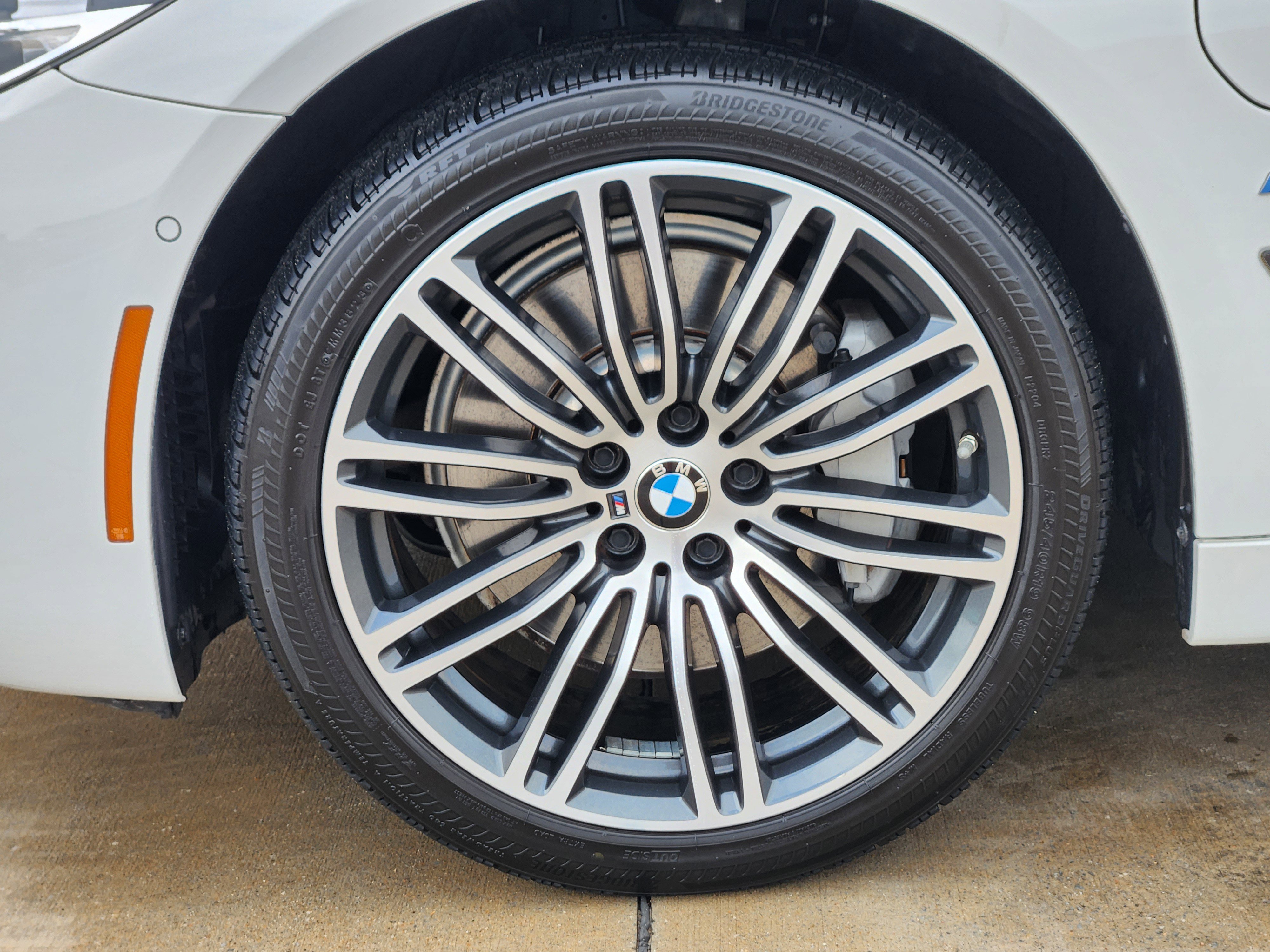 Used 2020 BMW 530e w/ M Sport Package image 11