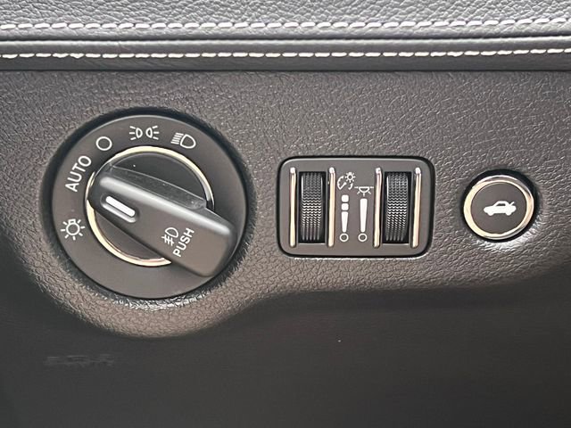 Used 2023 Chrysler 300 C image 22