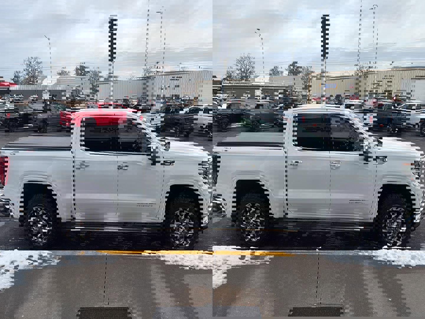 Used 2022 GMC Sierra 1500 SLT w/ X31 Off-Road Package image 9