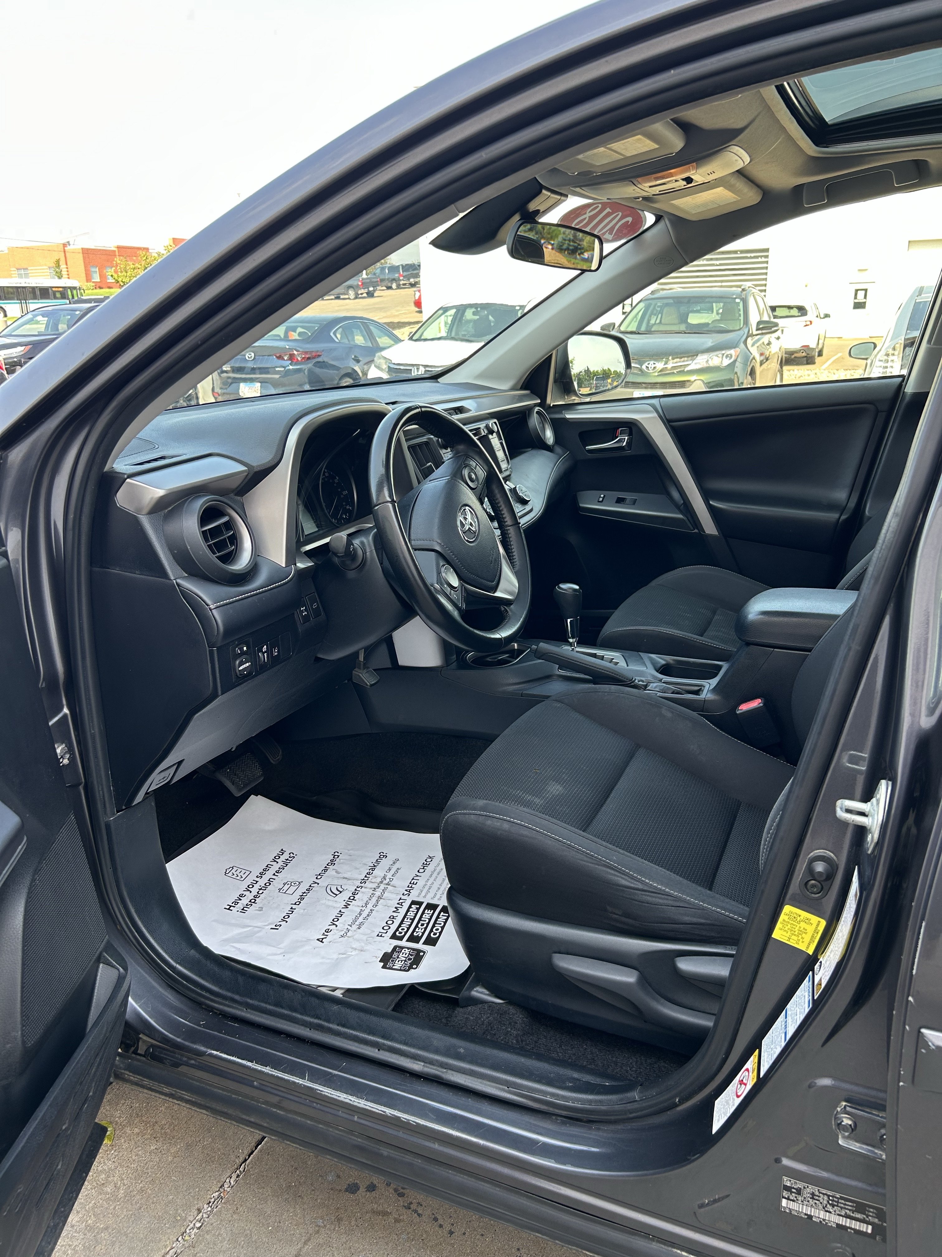 Used 2018 Toyota RAV4 XLE AWD/4WD image 13