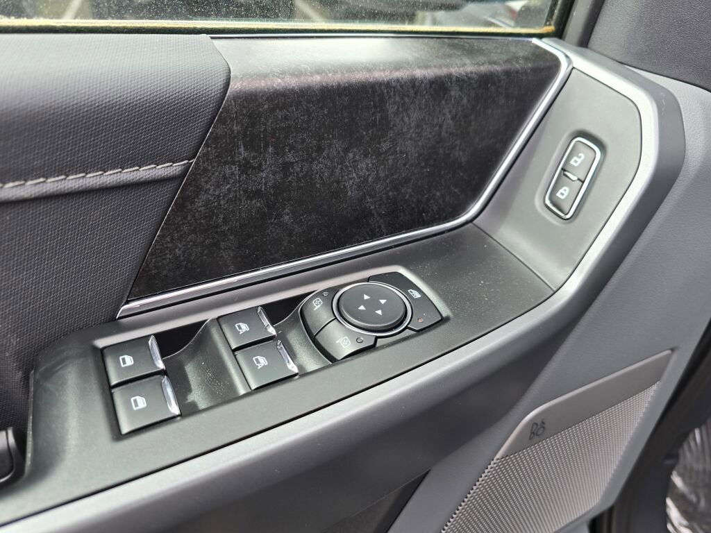 New 2025 Ford F150 Lightning Flash AWD/4WD image 16