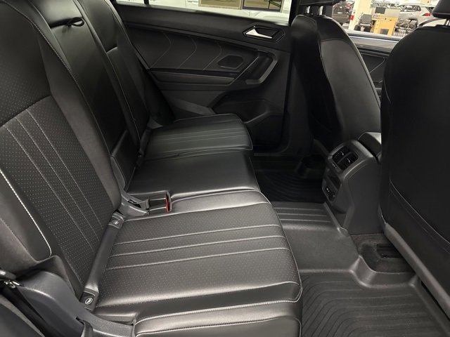 Used 2024 Volkswagen Tiguan SE R-Line image 12